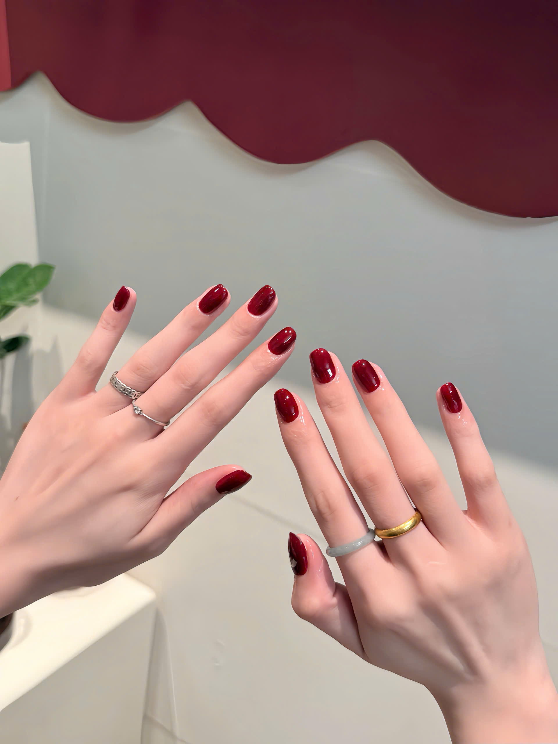 Mẫu nail đỏ cherry bóng tại Cherri Beauty Room